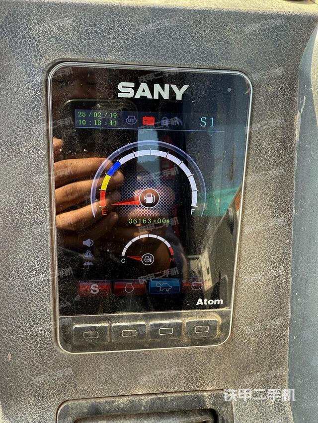 驾驶室整体（整机外观）