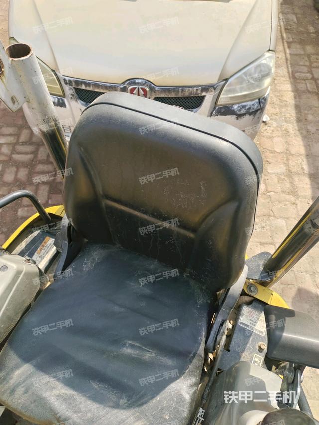 后窗玻璃角標（駕駛室部分）