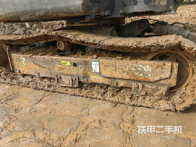左側(cè)履帶整體?(行走機(jī)構(gòu)) 左側(cè)履帶整體?(行走機(jī)構(gòu))