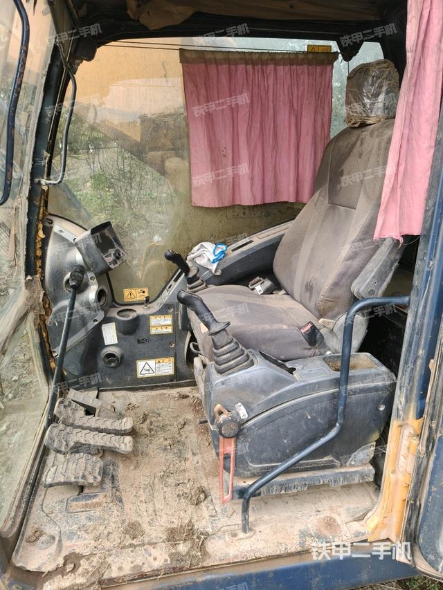 駕駛室整體（整機外觀）