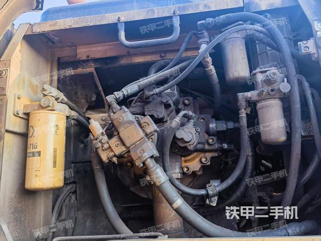 液壓泵艙室正面整體（整機(jī)外觀）