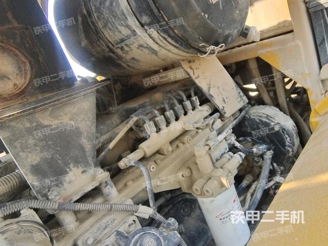 發(fā)動(dòng)機(jī)艙全景（壓路機(jī)發(fā)動(dòng)機(jī)艙）