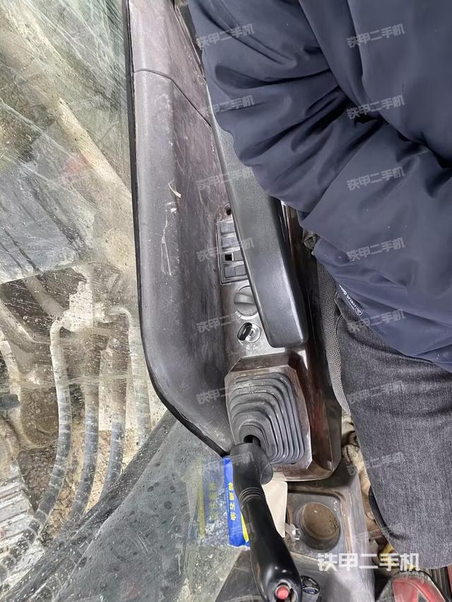 座椅左側(cè)控制臺/音響/含左手柄（駕駛室部分）