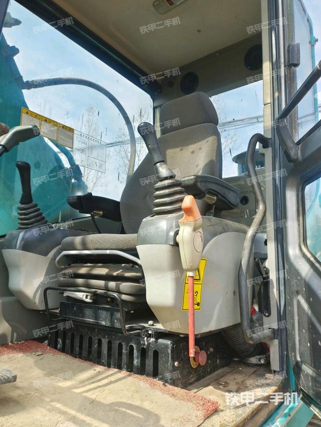 駕駛室正側(cè)（駕駛室部分）