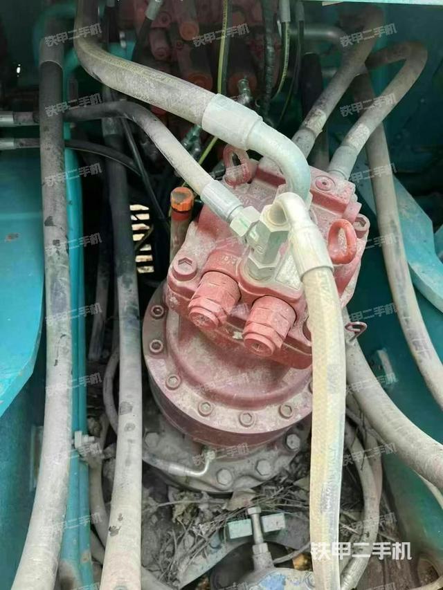 回轉(zhuǎn)馬達(dá)和主控閥（整機(jī)外觀）