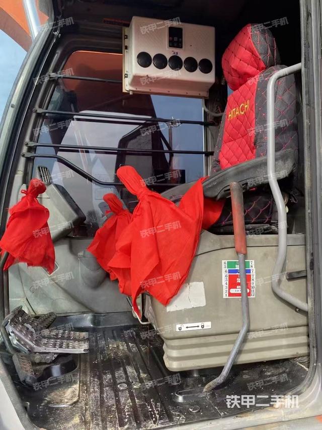 駕駛室整體(整機外觀) 駕駛室整體(整機外觀)