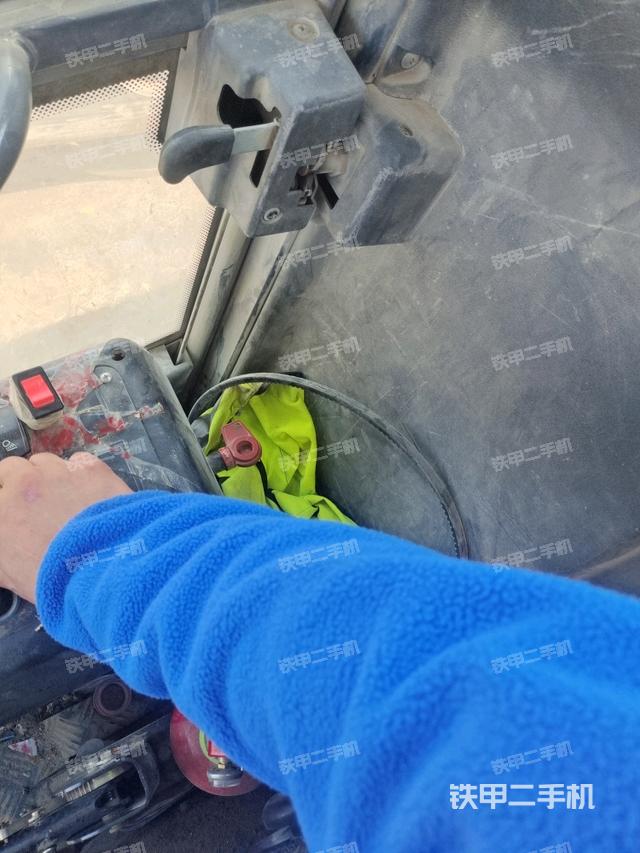 發(fā)動(dòng)機(jī)艙液壓泵全景（壓路機(jī)發(fā)動(dòng)機(jī)艙）