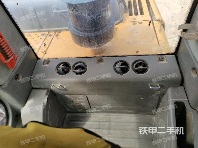 座椅后部(驾驶室部分) 座椅后部(驾驶室部分)