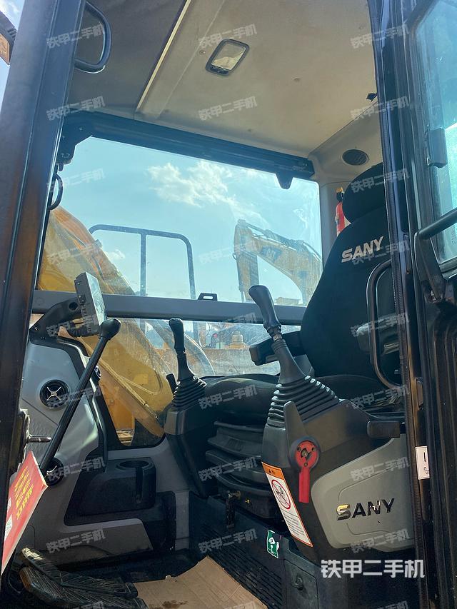 駕駛室整體（整機外觀）