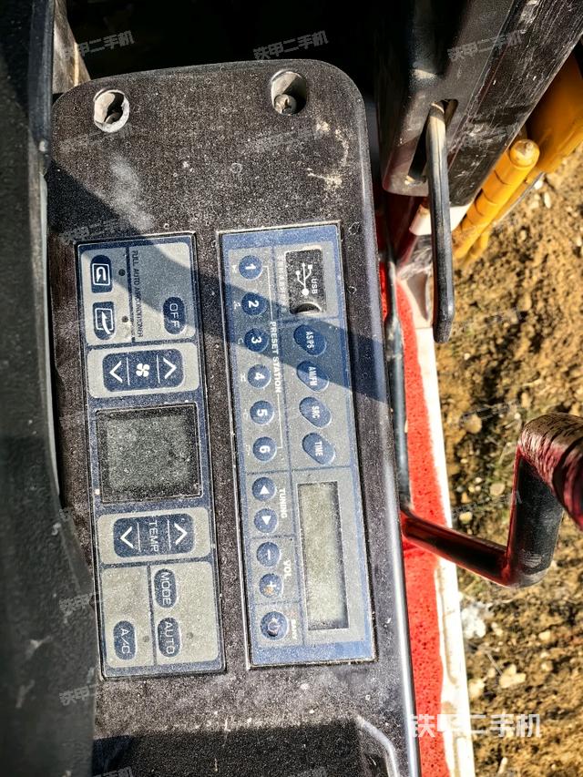 座椅右側(cè)控制臺/鑰匙門/油門/含右手柄（駕駛室部分）