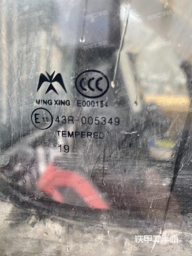 后窗玻璃角標（駕駛室部分）