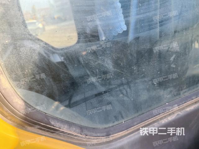 右側(cè)玻璃角標(biāo)（駕駛室部分）