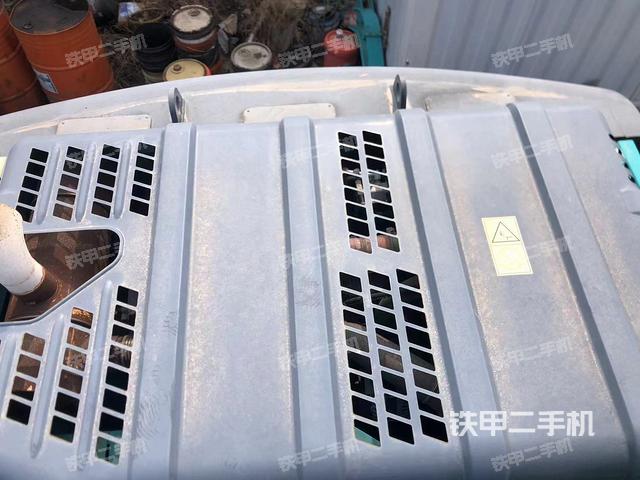 駕駛室頂部（整機(jī)外觀）