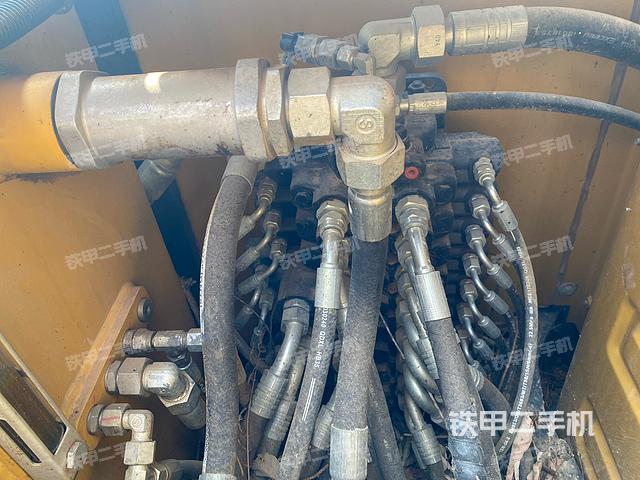 回转马达和主控阀（整机外观）