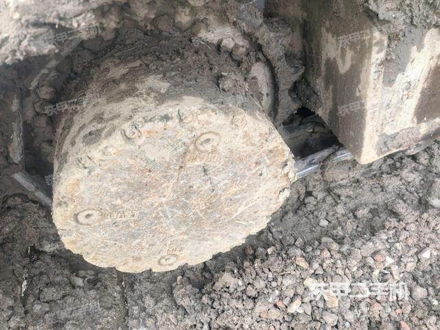 右驅(qū)動輪（行走機(jī)構(gòu)）