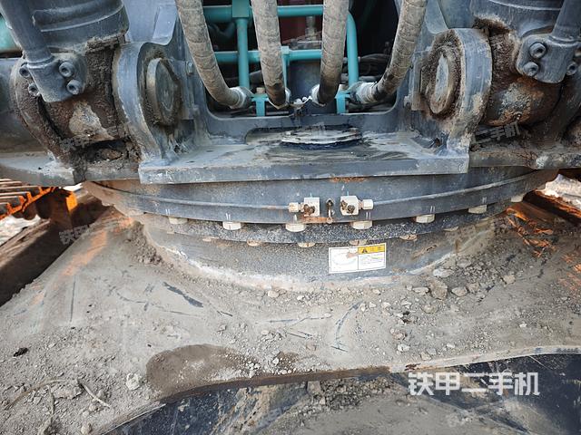 回轉(zhuǎn)馬達(dá)和主控閥（整機(jī)外觀）