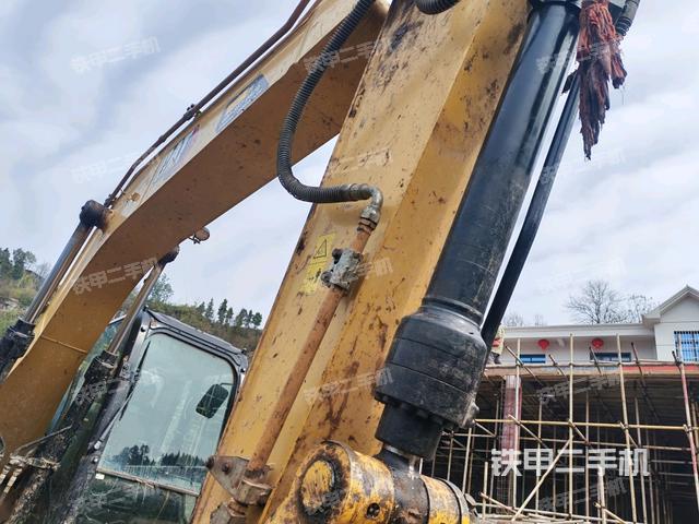 小臂整体左后（工作和回转装置）