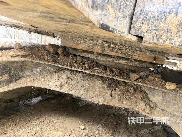 轉(zhuǎn)盤和下車架正前(工作和回轉(zhuǎn)裝置) 轉(zhuǎn)盤和下車架正前(工作和回轉(zhuǎn)裝置)