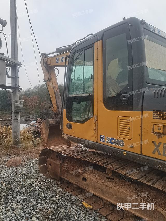 驾驶室顶部（整机外观）