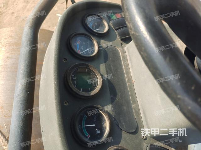 后玻璃角標(biāo)(壓路機(jī)駕駛室) 后玻璃角標(biāo)(壓路機(jī)駕駛室)