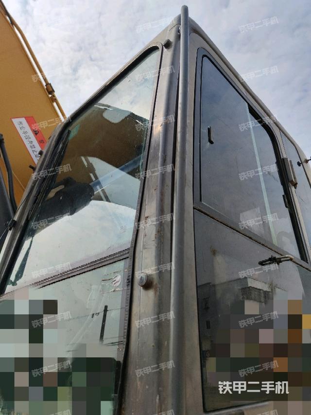 驾驶室左前45度(驾驶室部分) 驾驶室左前45度(驾驶室部分)