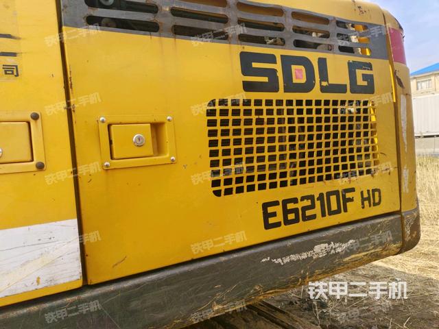 散熱器正面(大件艙室) 散熱器正面(大件艙室)