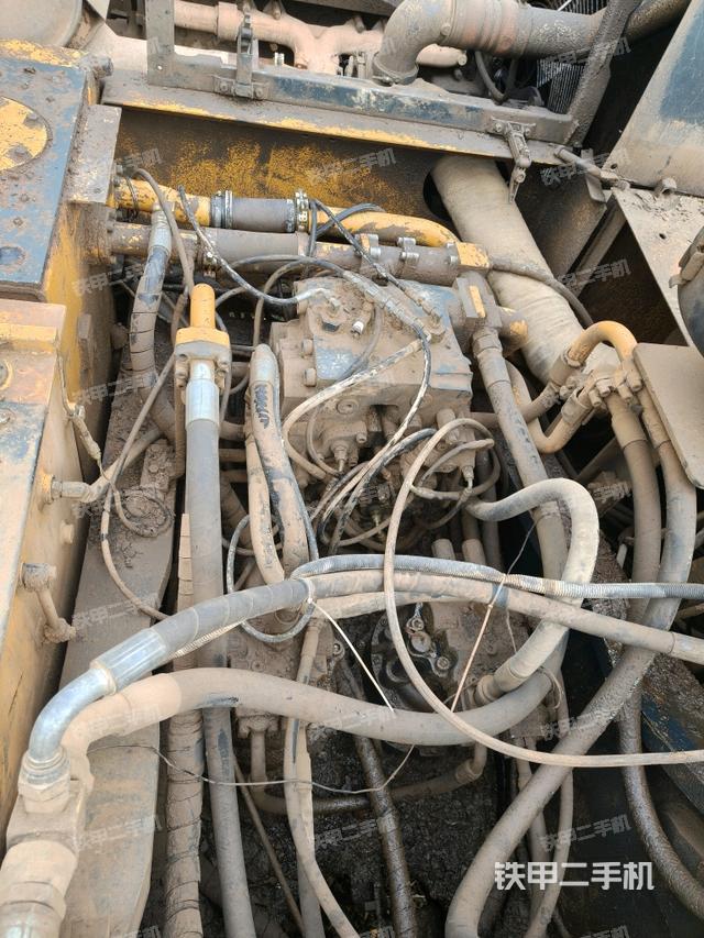 回轉(zhuǎn)馬達和主控閥（整機外觀）