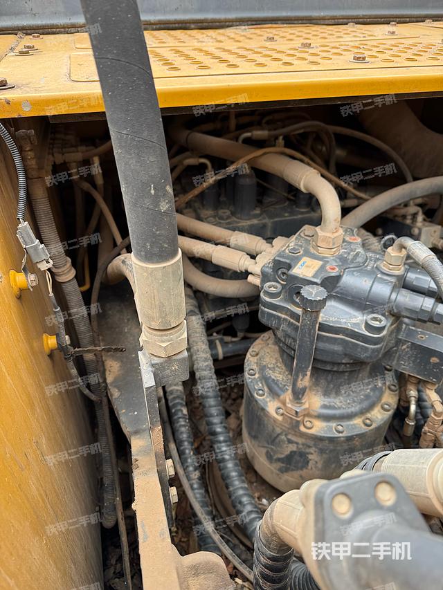 回轉(zhuǎn)馬達(dá)和主控閥（整機(jī)外觀）