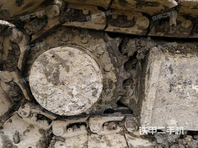 右驅(qū)動輪（行走機構(gòu)）