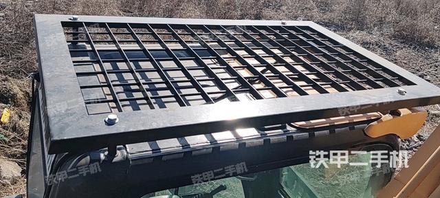 駕駛室頂部(整機(jī)外觀) 駕駛室頂部(整機(jī)外觀)