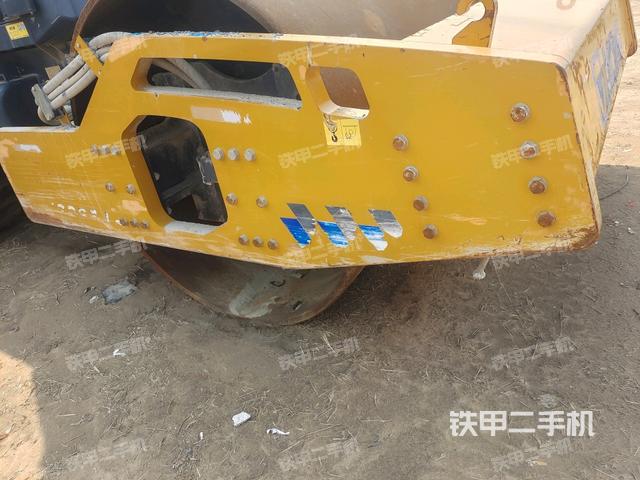 前車架正左側(cè)（壓路機(jī)前后車架）