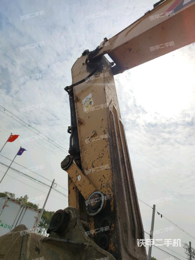 小臂整体左后(工作和回转装置) 小臂整体左后(工作和回转装置)