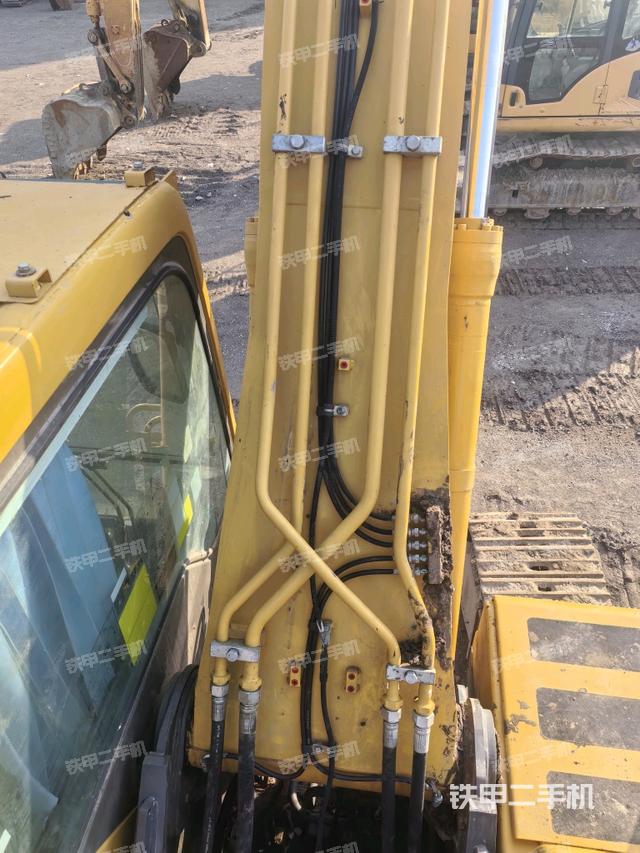 大臂背部俯視（工作和回轉(zhuǎn)裝置）