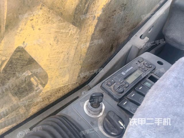 座椅右側(cè)控制臺(tái)/鑰匙門/油門/含右手柄（駕駛室部分）