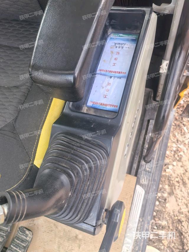 座椅左側(cè)控制臺/音響/含左手柄（駕駛室部分）