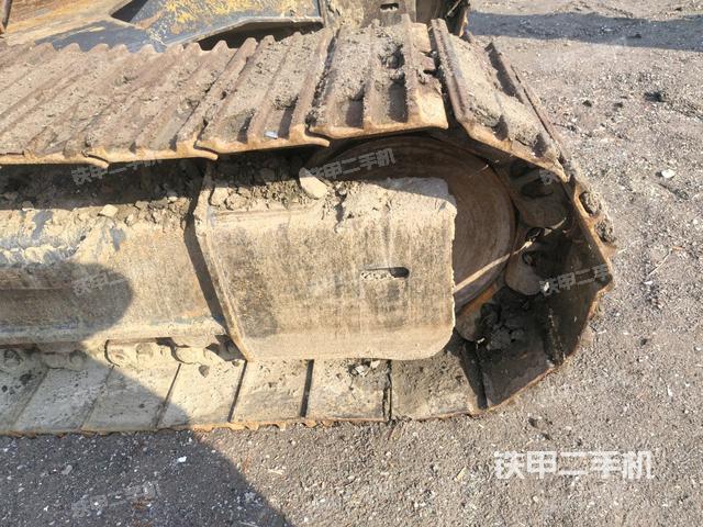 右側(cè)履帶整體(行走機(jī)構(gòu)) 右側(cè)履帶整體(行走機(jī)構(gòu))