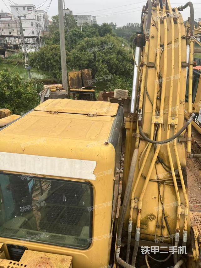 液壓泵艙室正面整體(整機(jī)外觀) 液壓泵艙室正面整體(整機(jī)外觀)