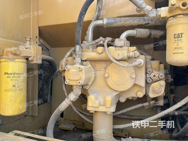 液壓泵艙室正面整體(整機(jī)外觀) 液壓泵艙室正面整體(整機(jī)外觀)