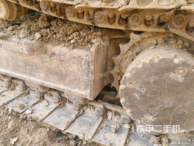 左驅(qū)動輪（行走機(jī)構(gòu)）