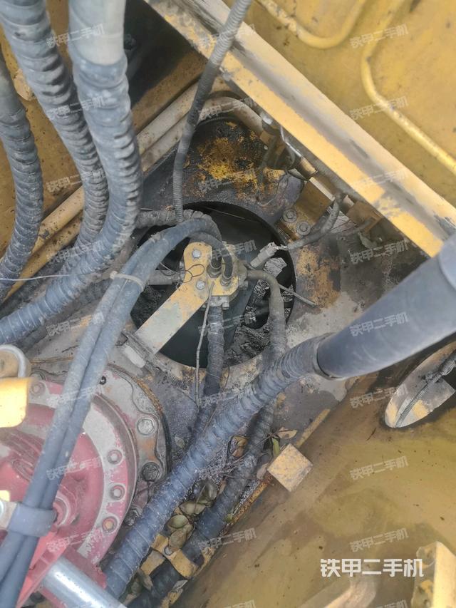 中央回轉(zhuǎn)接頭特寫（上車部件）