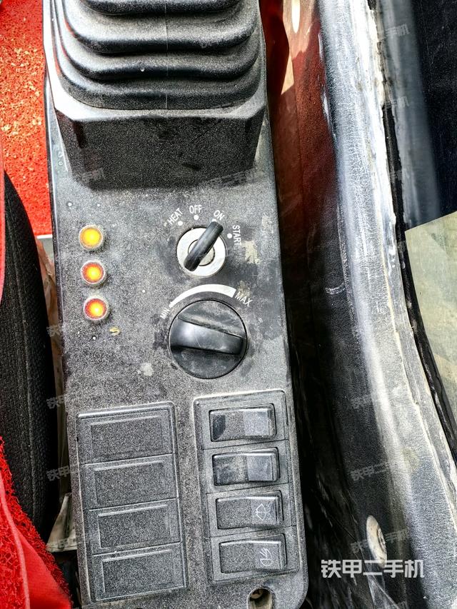 座椅左側(cè)控制臺/音響/含左手柄（駕駛室部分）