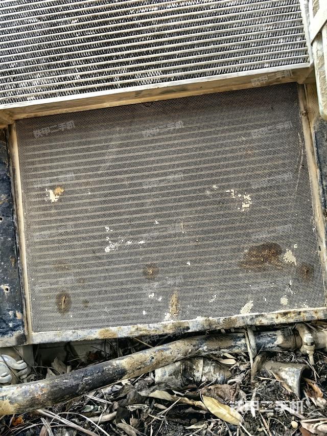 散熱器正面(大件艙室) 散熱器正面(大件艙室)