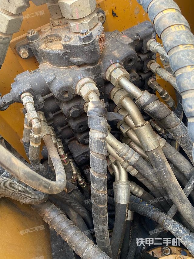 回轉(zhuǎn)馬達和主控閥（整機外觀）