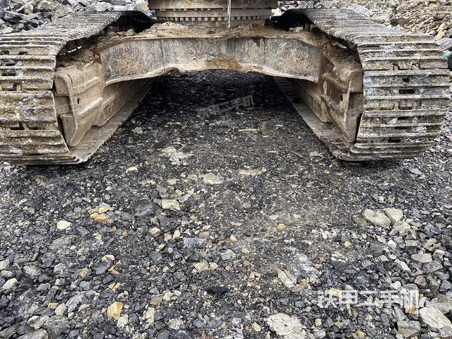 轉(zhuǎn)盤和下車架正前（工作和回轉(zhuǎn)裝置）