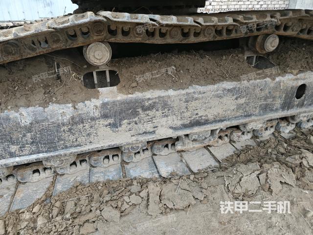 單側(cè)履帶整體(整機外觀) 單側(cè)履帶整體(整機外觀)