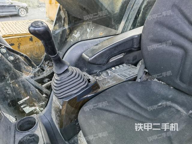 座椅右側(cè)控制臺(tái)/鑰匙門/油門/含右手柄（駕駛室部分）