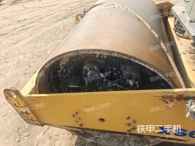 前輪左側(cè)減震塊連接及部件(壓路機(jī)前后車架) 前輪左側(cè)減震塊連接及部件(壓路機(jī)前后車架)