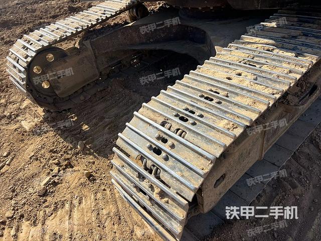 單側(cè)履帶整體（整機(jī)外觀(guān)）