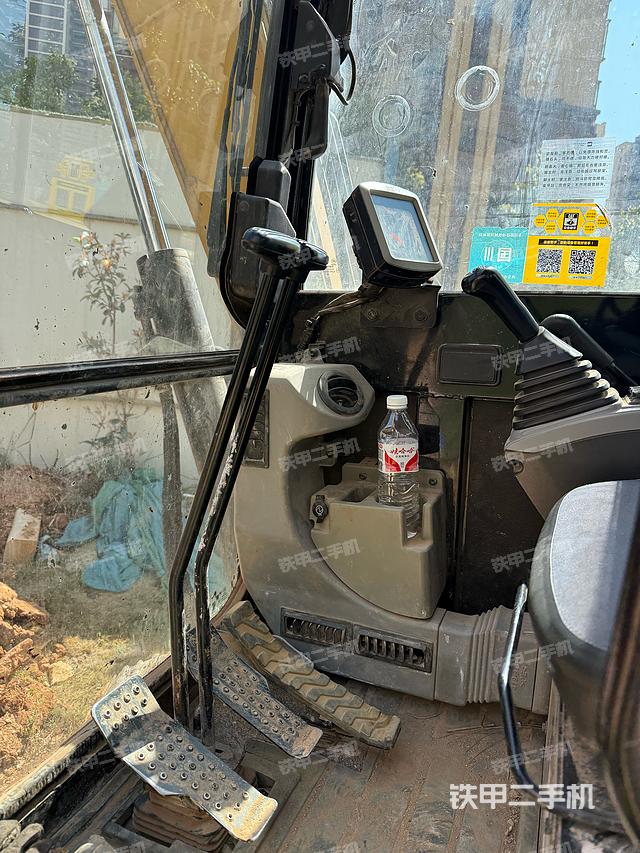 驾驶室顶部（整机外观）