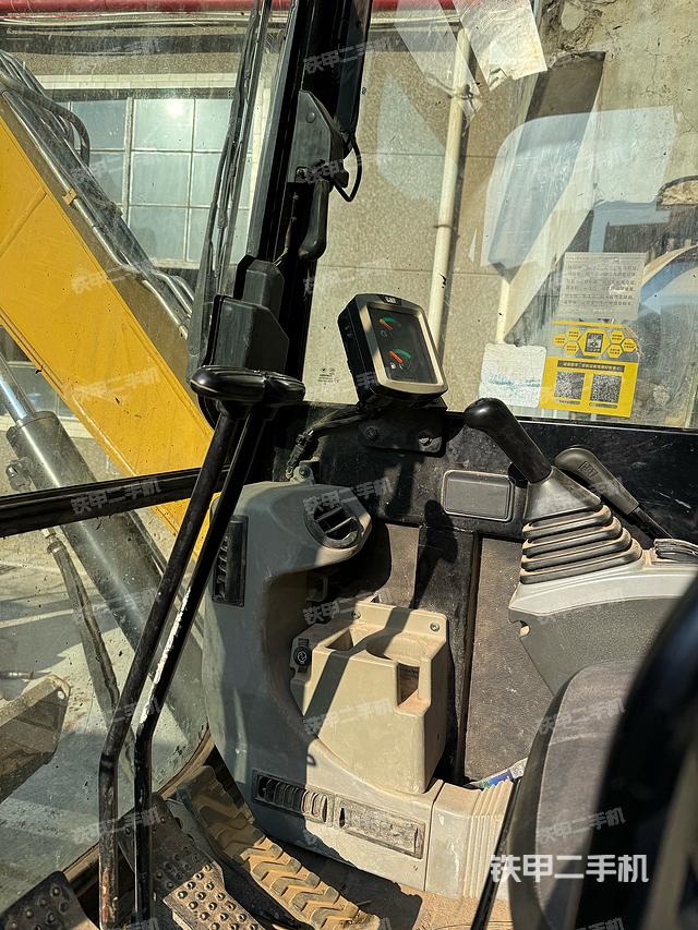 驾驶室整体（整机外观）